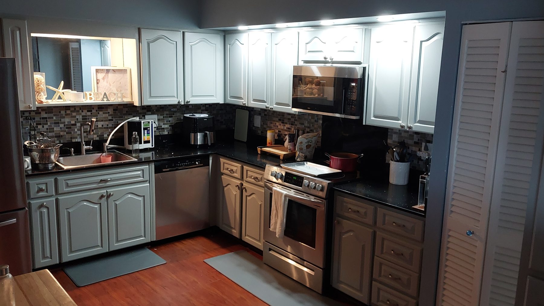 Kitchen backsplash before